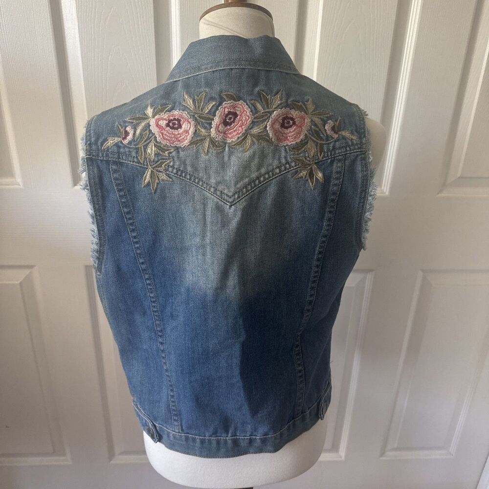 Shyanne Woman’s Denim vest Large Blue‎ Floral Embroidered Western Cowgirl Boho